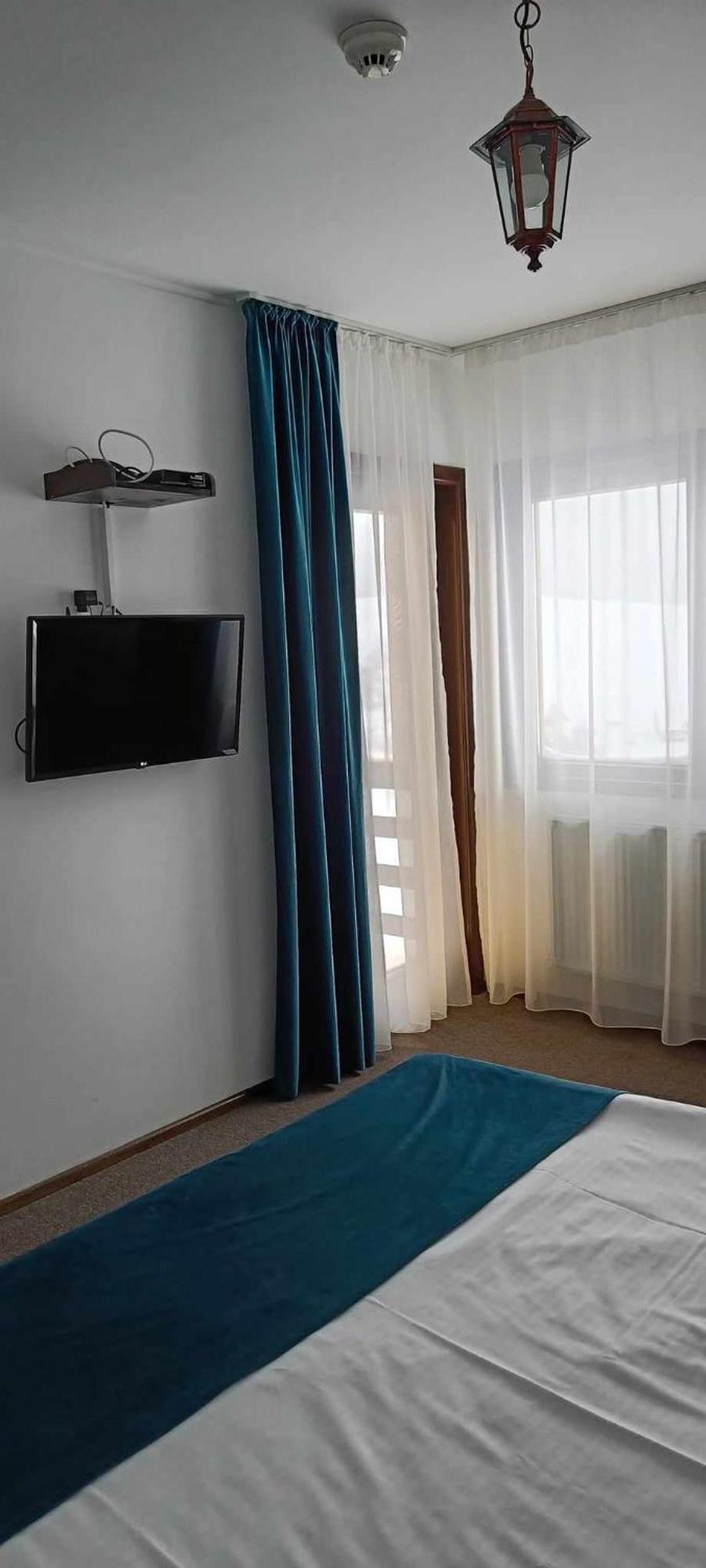 Pensiunea Crai Nou Şirnea Buitenkant foto