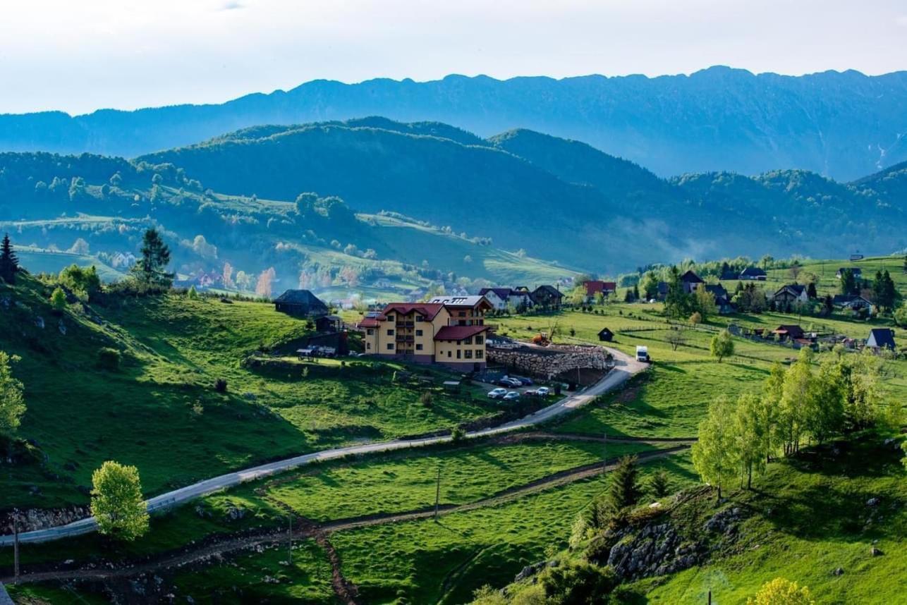 Pensiunea Crai Nou Şirnea Buitenkant foto
